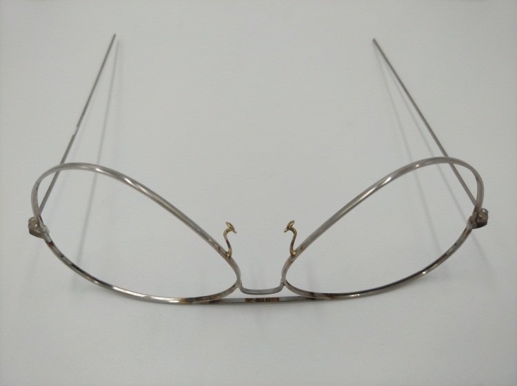 不鏽鋼眼鏡框激光刻字