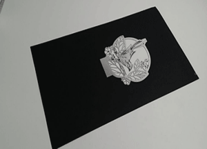 黑（hēi）色包裝盒激光雕刻花紋-深圳市17·c18起草视频.27激光雕刻有（yǒu）限公司