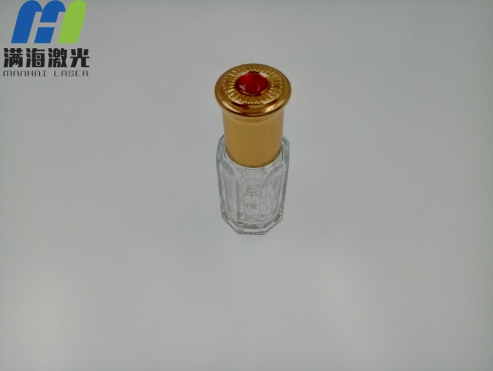 牛樟（zhāng）芝玻璃瓶激光雕（diāo）刻 