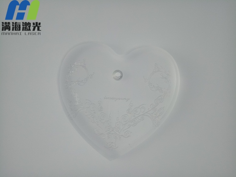 心型亞克力禮品激光雕刻加工（gōng）